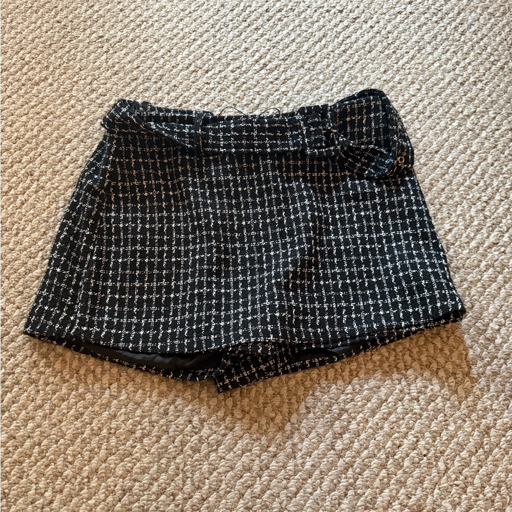 Fashion Nova Black and White Checkered Skorts